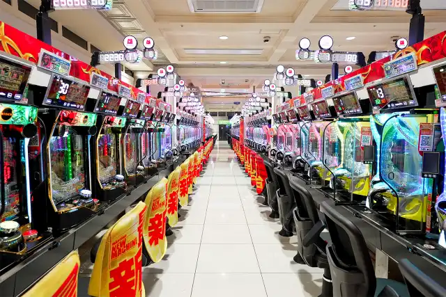 Maruhan Shinsekai gaming floor